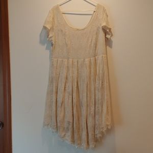 Beige Torrid lace dress with short sleeves Size 18